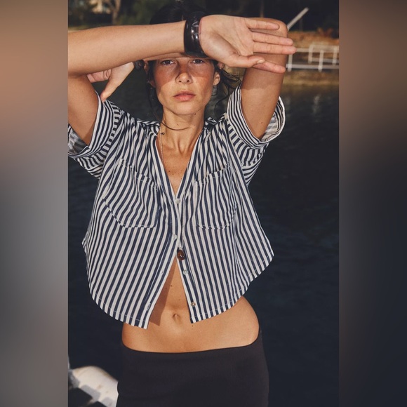 Zara Tops - ZARA LINEN BLEND CROPPED SHIRT BLUE WHITE STRIPED MEDIUM V-NECK RESORT VACATION